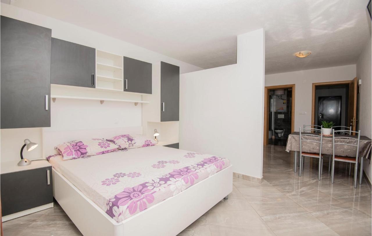 Beautiful Apartment In Krvavica With Kitchen Ngoại thất bức ảnh